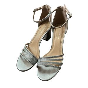 Manhattan Collection Elegant Silver Sparkly Fancy Prom Block Heels Size 7.5